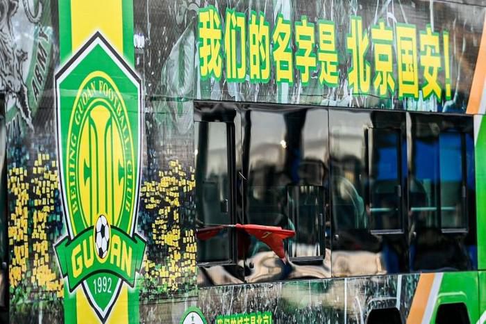 战报新秀哈克斯31分10板马克西20中4恩巴缺战热火力克76人　NBA常规赛圣诞大战，热火今日迎战76人，双方近来状态都不错均取得两连胜，此役恩比德、巴特勒和巴图姆等人缺战。